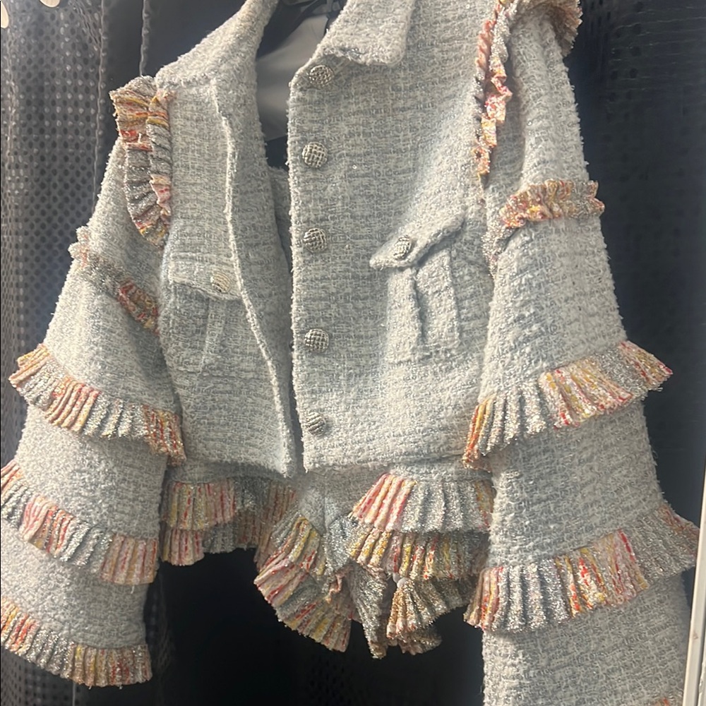 Stylish Textured Tweed Jacket with Metallic Fringe jacket L, shorts Xl - Picture 3 of 6